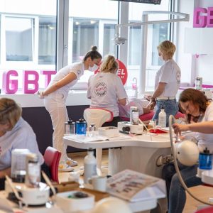 Prävention bis Retention: Altersgerechte Strategien für eine effektive Biofilmkontrolle in der KFO